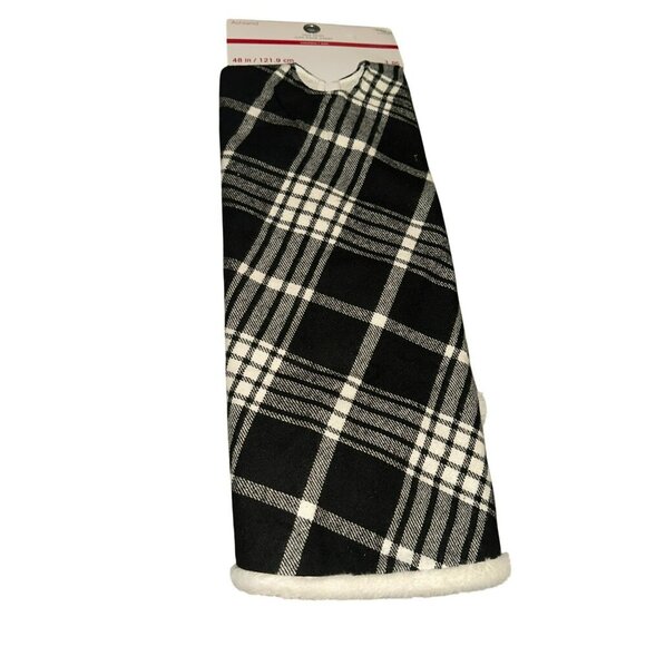 3 for $15 Ashland Holiday Christmas 48" Tree Skirt Black White Plaid Fur Trim - Picture 1 of 5